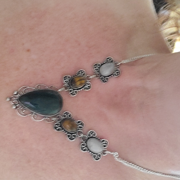 New Nephrite, Tiger Eye and Rainbow Moonstone Silver Necklace. - Picture 7 of 16